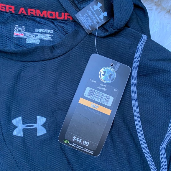 BNWT Under Armour black compression Heatgear™️/Anti-odor short sleeve top. - Picture 5 of 6